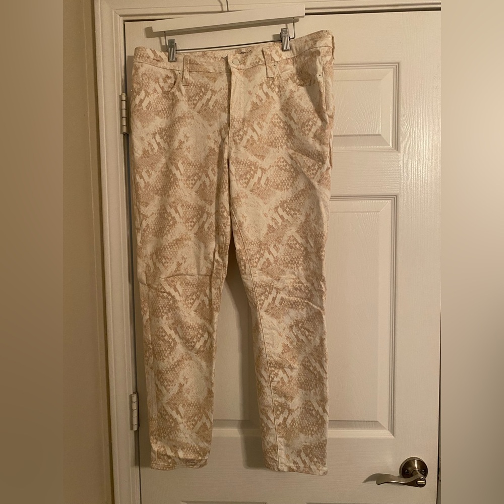 Universal Thread. Women’s Stylish Snake Print Pants. High Rise. Skinny. Size 16.
